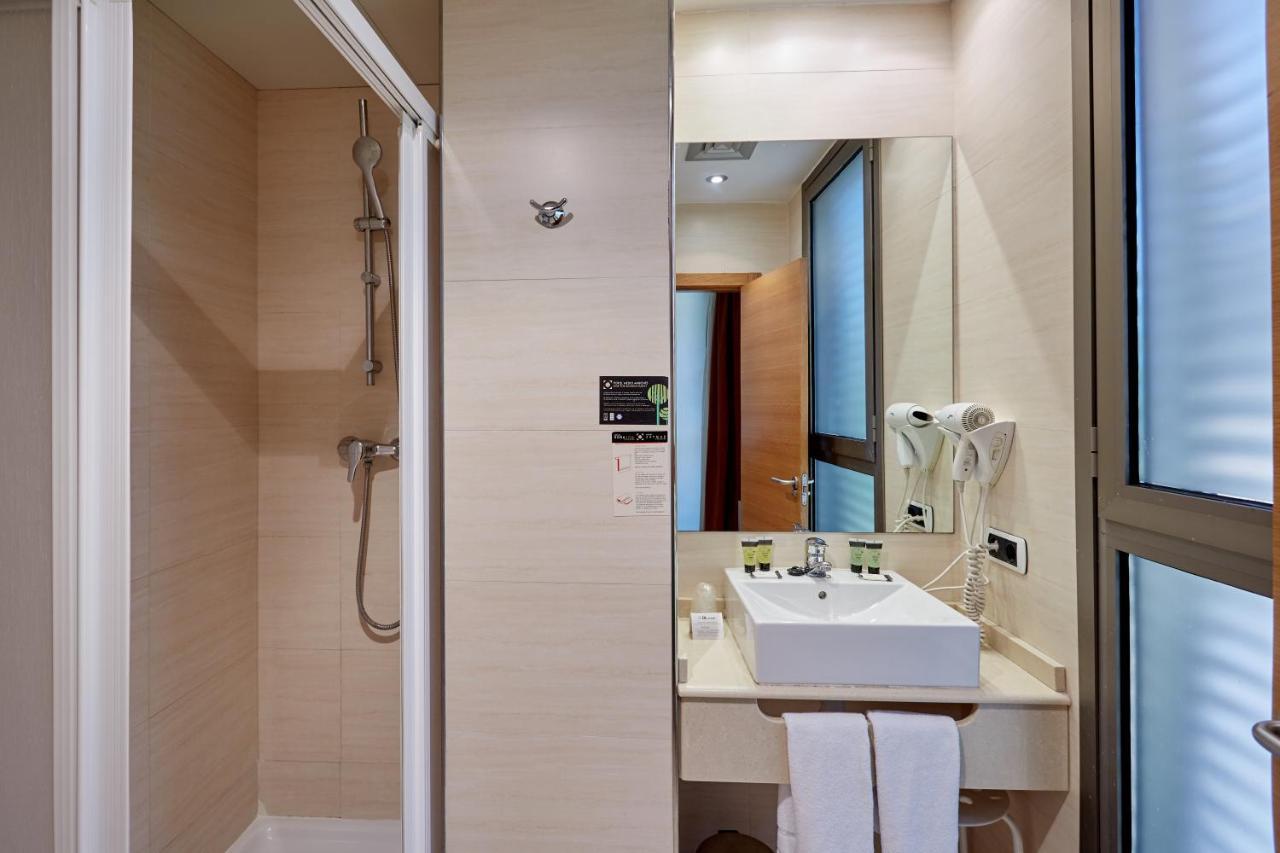 Dona Lola Hotel 3*